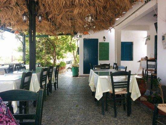 Taverna Small Paradise