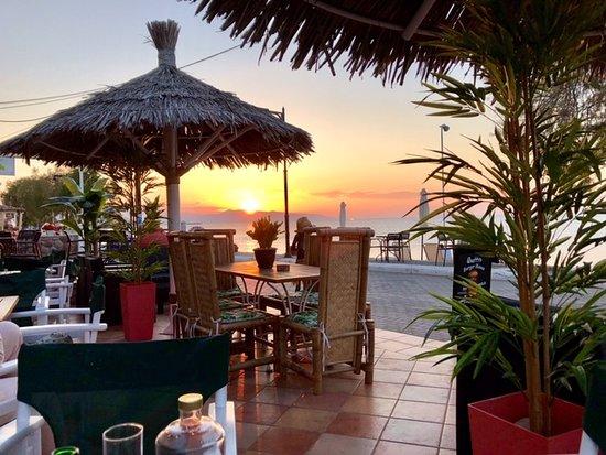 Quattro Beach Bar
