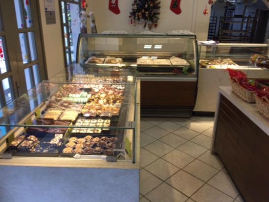 Ntanos Bakery & Pastries