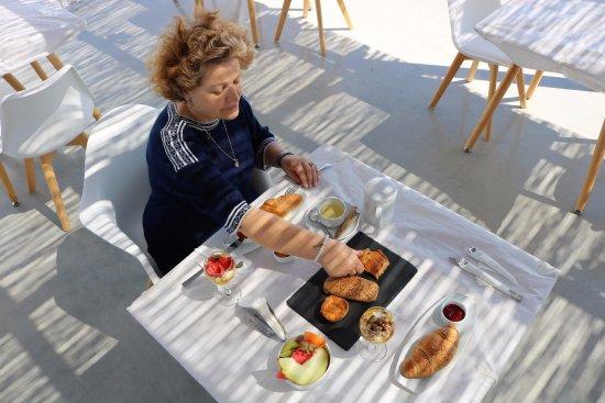 Avra Gastro Bar