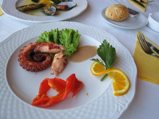 Manos Antico Restaurant