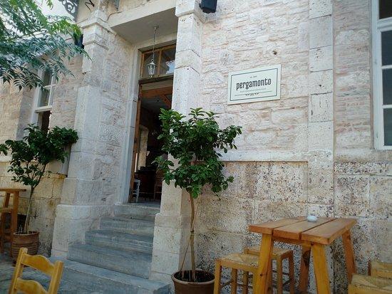 Pergamonto Bar Restaurant