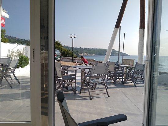 Compass All day Bar Rest