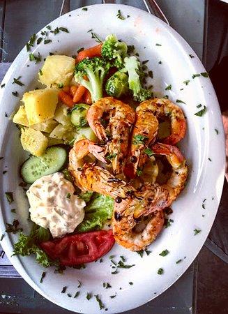 Aspri Avli Garden Restaurant