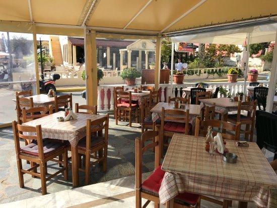 Yiannis Grill Room