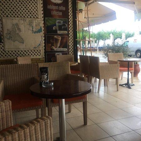 Mythos Sports Bar Cafe