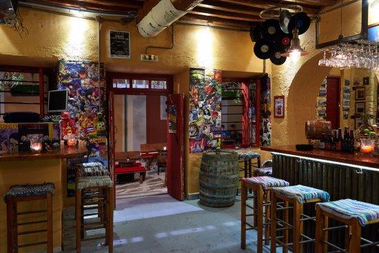 Leon Bar