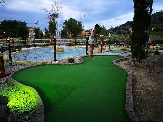 Molly Malone's Bar & Mini Golf