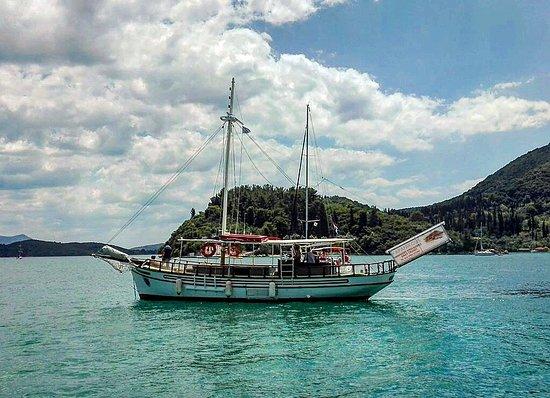 Papanikolis Boat Cruises