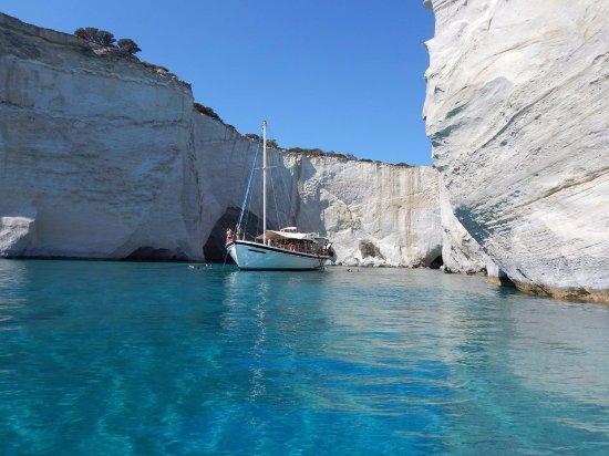 Zephyros boat Milos -half day