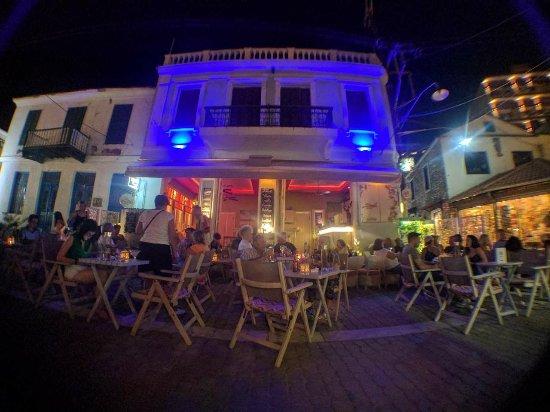 Street Cafe Cocktail Bar