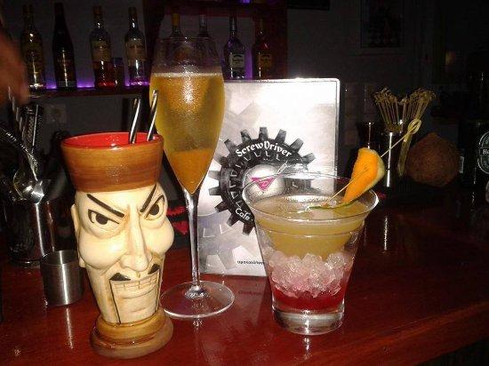 ScrewDriver Cafe-Cocktail bar