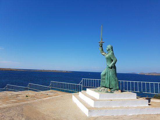 Maroula΄s Statue