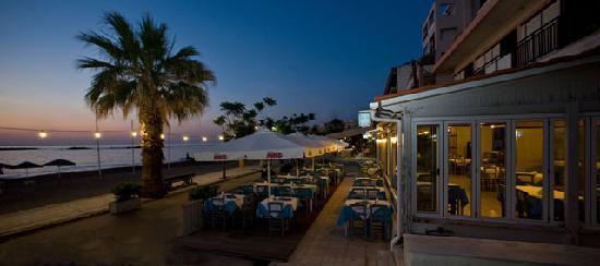 Akrogiali Taverna