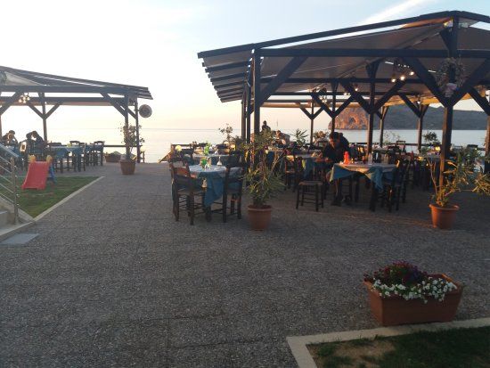 Litinas Tavern Beach Bar