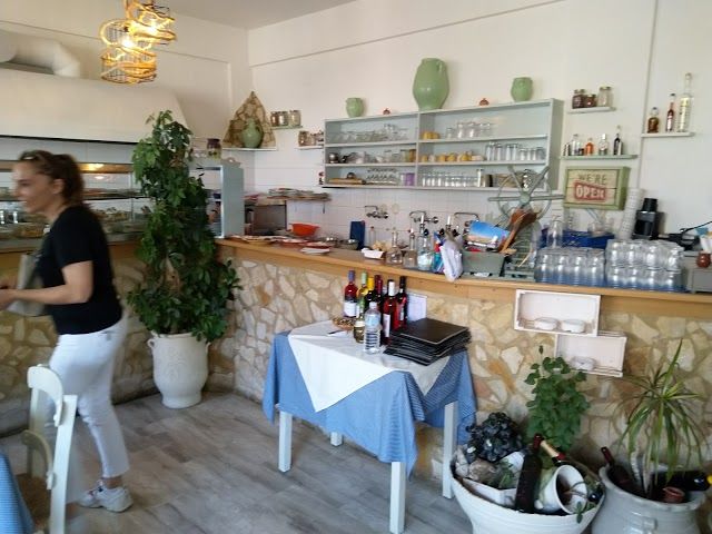 Mike's Taverna