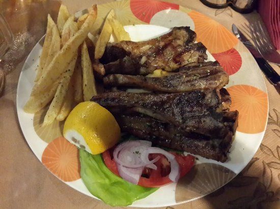 Pinaleon Taverna