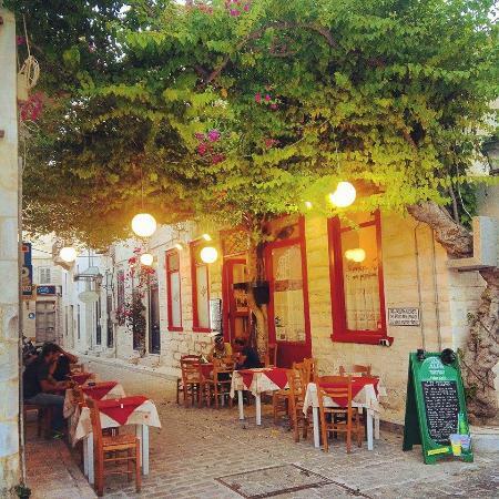 To Mikraki